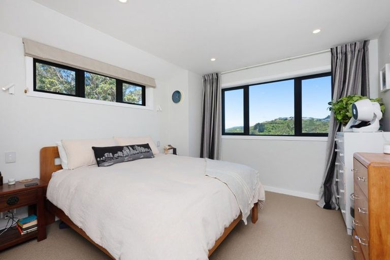 Photo of property in 19 Miles Crescent, Newlands, Wellington, 6037