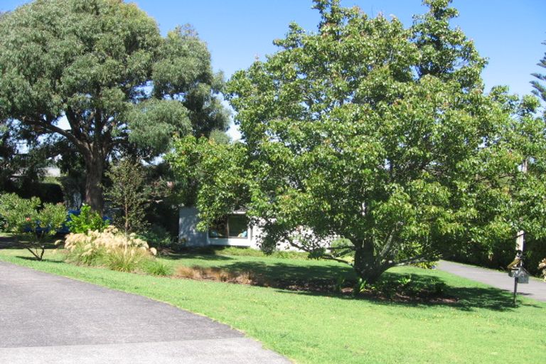 Photo of property in 2/26a Tobruk Crescent, Milford, Auckland, 0620