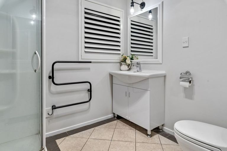 Photo of property in 12 Veronica Close, Red Beach, 0932