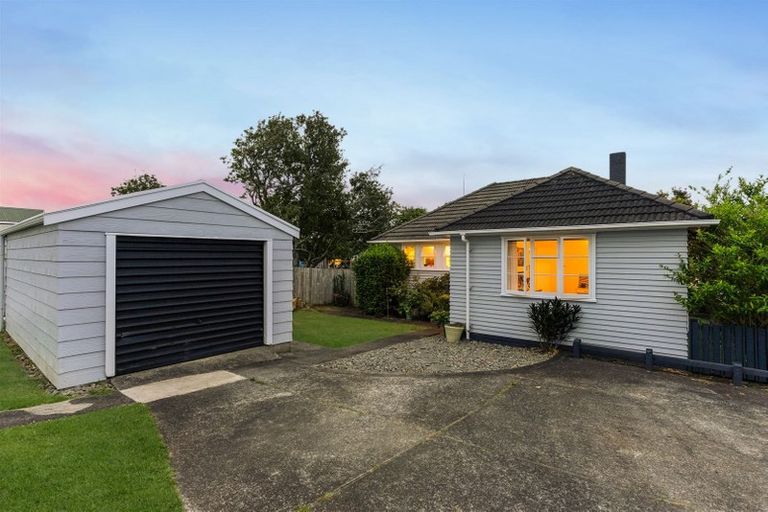 Photo of property in 23 Otakau Road, Milford, Auckland, 0620