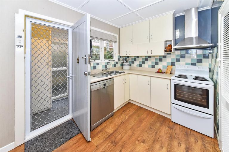 Photo of property in 1/31 Blanes Road, Weymouth, Auckland, 2103