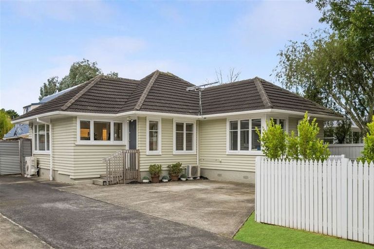 Photo of property in 11 Lynden Avenue, Hillcrest, Auckland, 0627