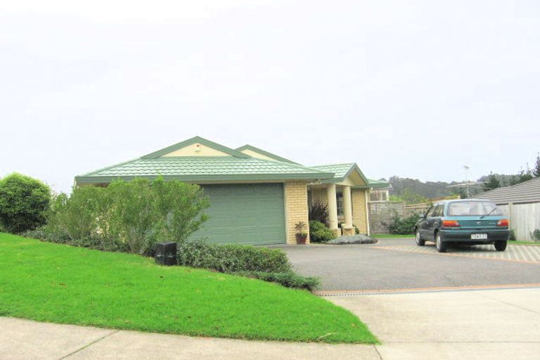 Photo of property in 13 Te Wharau Drive, Greenhithe, Auckland, 0632