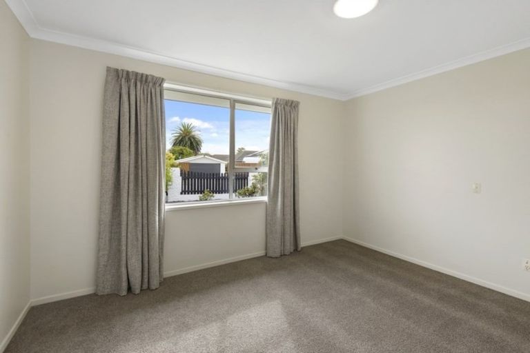 Photo of property in 40 Niven Street, Avondale, Christchurch, 8061