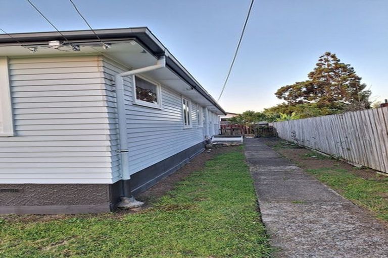 Photo of property in 6 Daphne Street, Kelston, Auckland, 0602