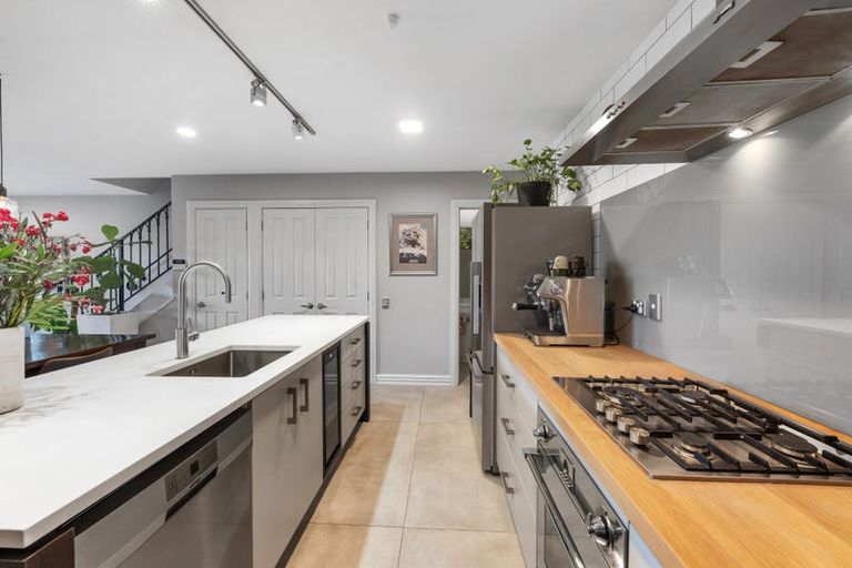 Photo of property in 24 Leneford Drive, East Tamaki, Auckland, 2013