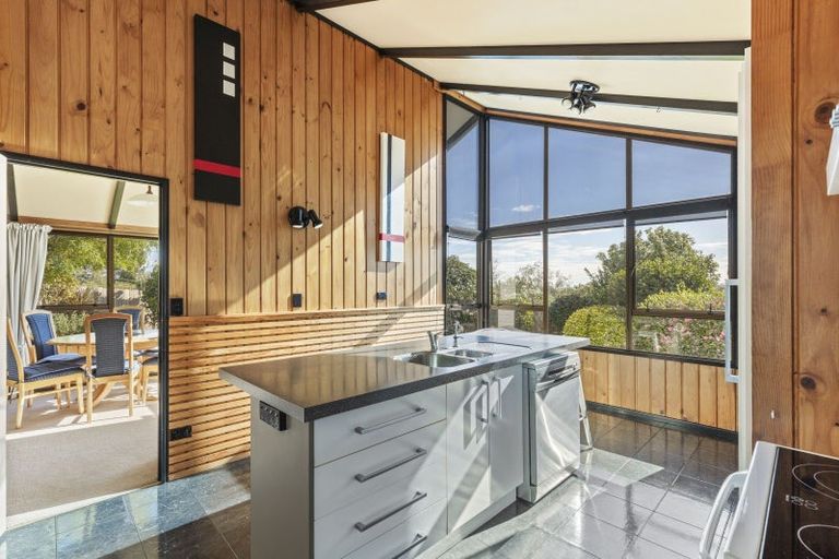 Photo of property in 19 Caledonia Place, Highlands Park, New Plymouth, 4312