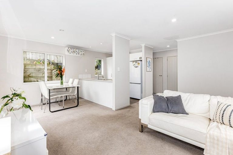 Photo of property in 5/16 Black Rock Road, Newlands, Wellington, 6037