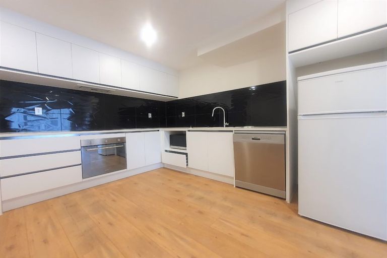 Photo of property in 7 Lilac Lane, Oteha, Auckland, 0632