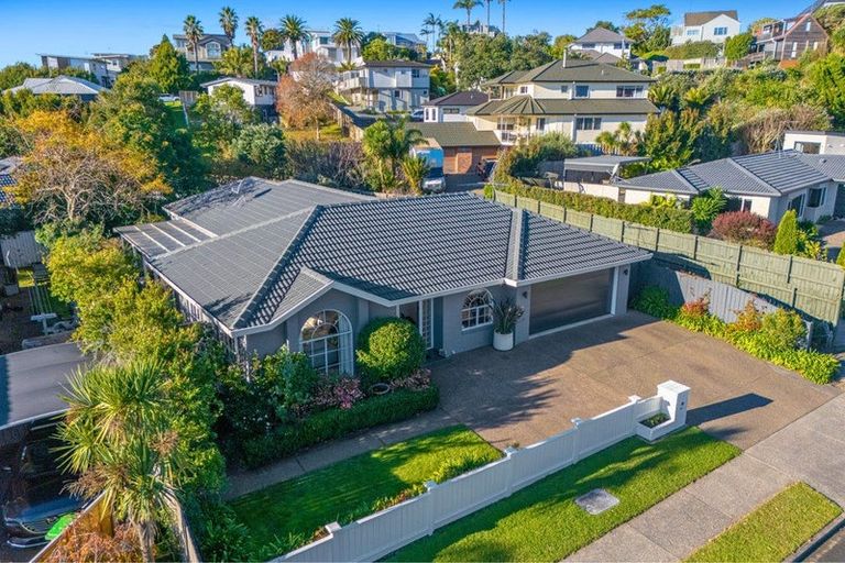 Photo of property in 19 Esther Place, Red Beach, 0932