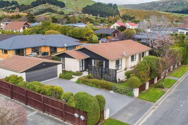 Photo of property in 31 Laing Crescent, Heathcote Valley, Christchurch, 8022