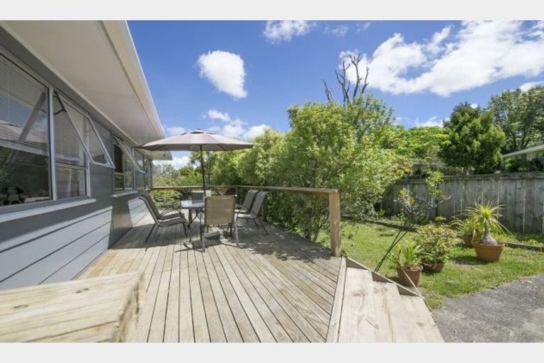 Photo of property in 73 Oreil Avenue, West Harbour, Auckland, 0618