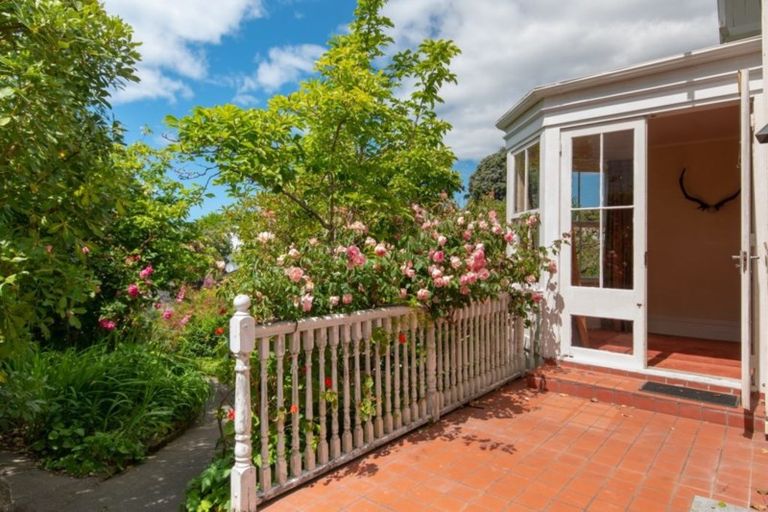 Photo of property in 14 Cameron Road, Bluff Hill, Napier, 4110