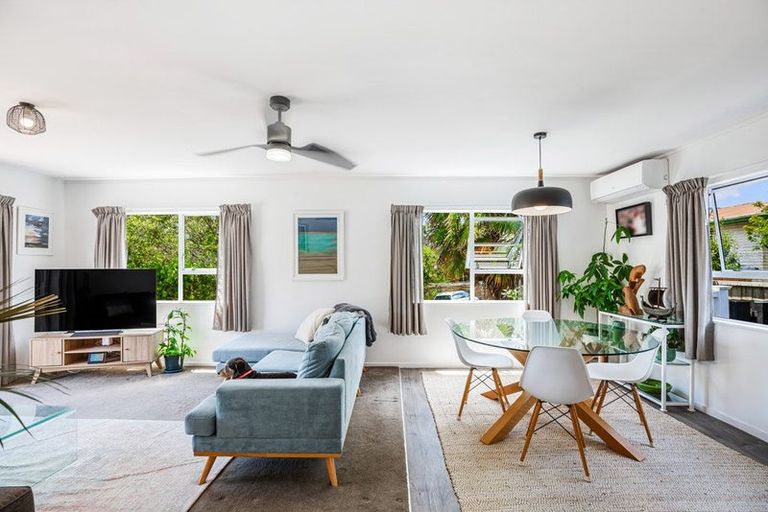 Photo of property in 3/27 Northall Road, New Lynn, Auckland, 0600