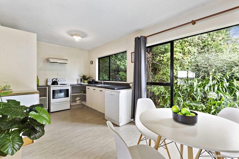 Photo of property in 6 Mayaro Crescent, Grenada Village, Wellington, 6037