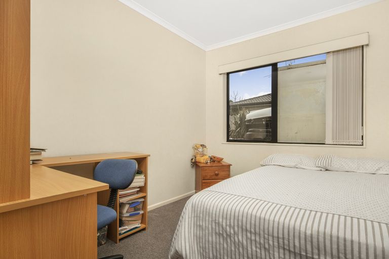 Photo of property in 18 Reremanu Place, Weymouth, Auckland, 2103