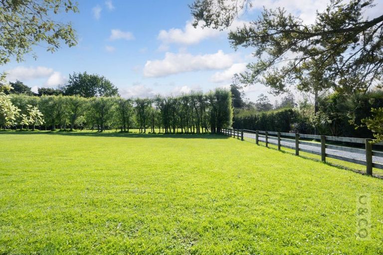 Photo of property in 11 Taupaki Road, Taupaki, 0782
