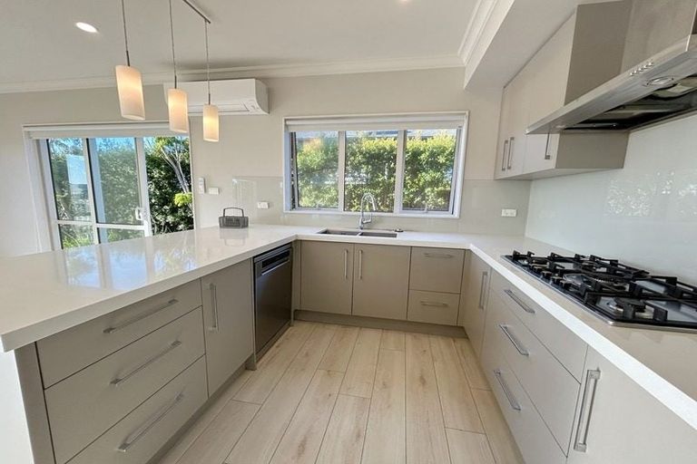 Photo of property in 22 Skipjack Pass, Silverdale, 0932