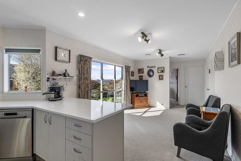 Photo of property in 64 Sunnyhills Avenue, Glenview, Hamilton, 3206