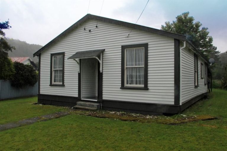 Photo of property in 3 Harper Street, Blackball, 7804