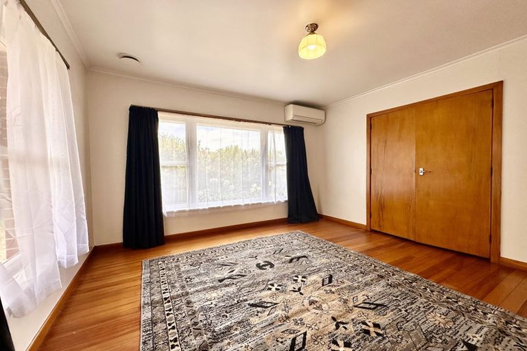 Photo of property in 19 Fairlea Road, Te Atatu South, Auckland, 0610