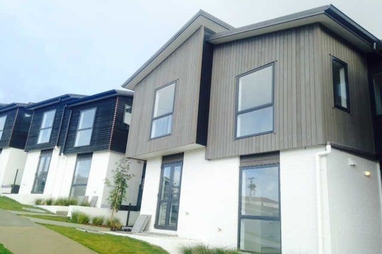 Photo of property in 2/10 Silver Moon Road, Albany Heights, Auckland, 0632