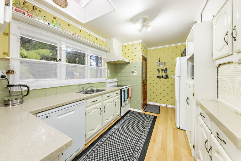 Photo of property in 11 Scenic Drive, Hillpark, Auckland, 2102