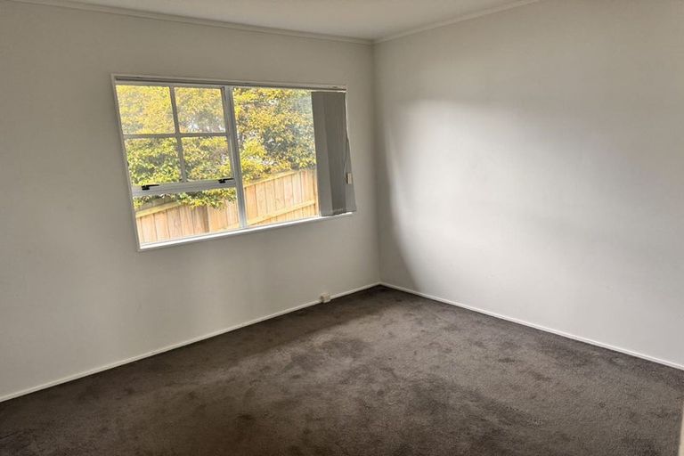 Photo of property in 1/127 Lynn Road, Bayview, Auckland, 0629