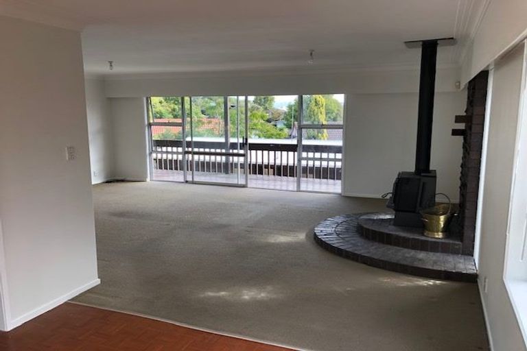 Photo of property in 4 Sispara Place, Beach Haven, Auckland, 0626