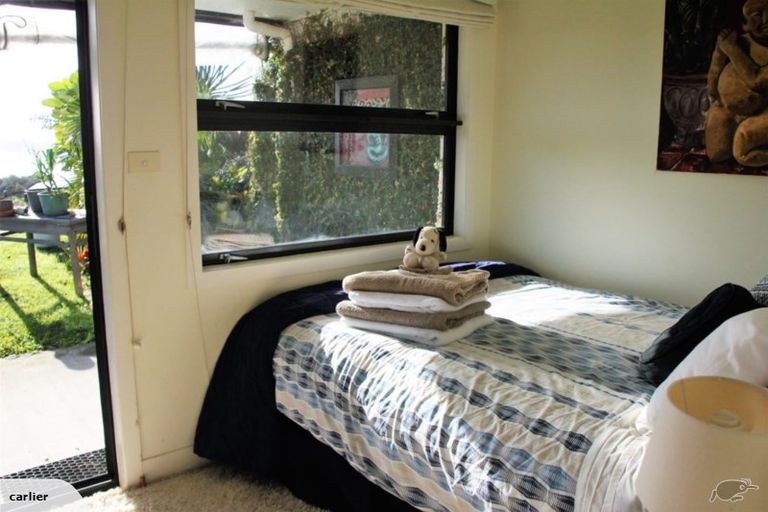 Photo of property in 8 Calder Place, Wai O Taiki Bay, Auckland, 1072