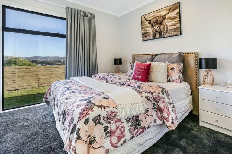 Photo of property in 20 Omaka Place, Aotea, Porirua, 5024