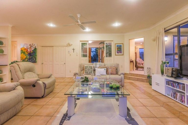 Photo of property in 62 Keywella Drive, Conifer Grove, Takanini, 2112