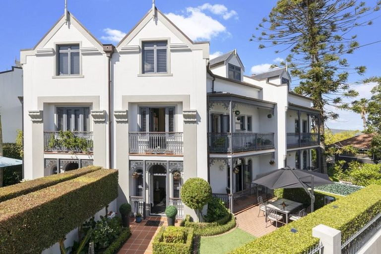 Photo of property in 2/177 Hurstmere Road, Takapuna, Auckland, 0622