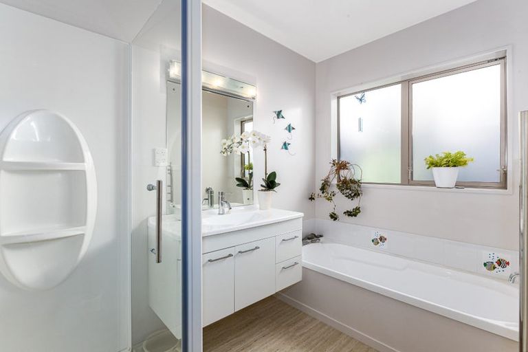 Photo of property in 25 Kahurangi Heights, Aotea, Porirua, 5024