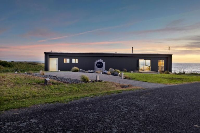 Photo of property in 21 Rosemount Road, Waverley, 4591