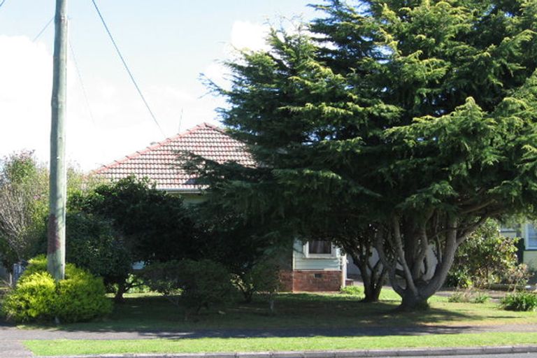 Photo of property in 59 Beach Road, Te Atatu Peninsula, Auckland, 0610