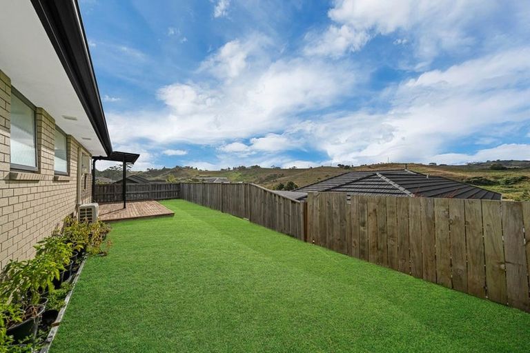 Photo of property in 33 Harry Richards Way, Pokeno, 2402