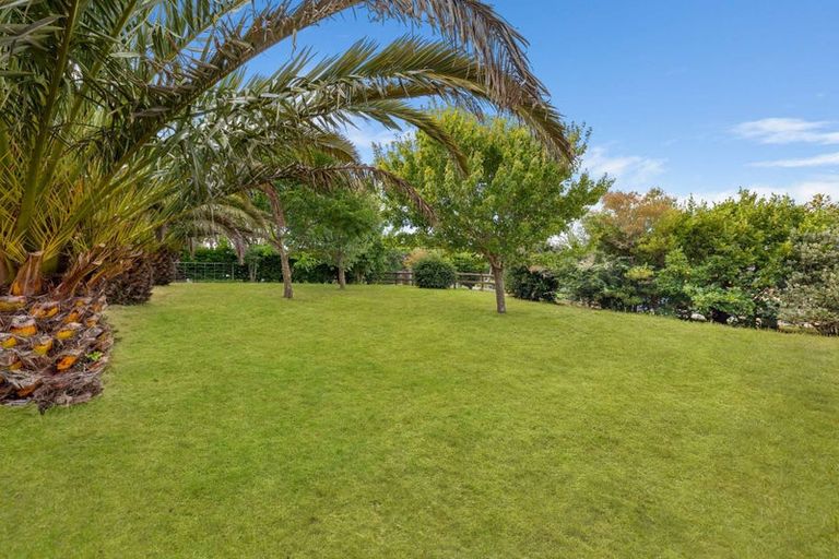 Photo of property in 10 Gleaming Place, Waiuku, 2123