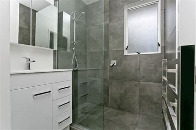 Photo of property in 135 Sunnynook Road, Forrest Hill, Auckland, 0620