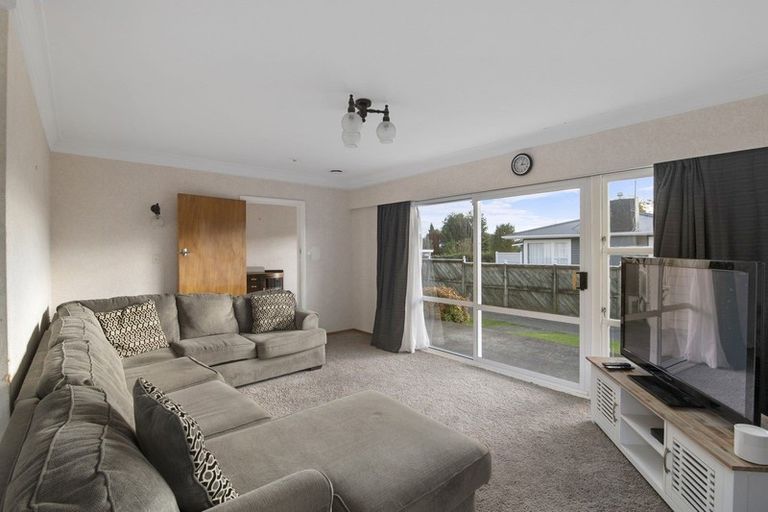Photo of property in 14 Highbury Drive, Levin, 5510