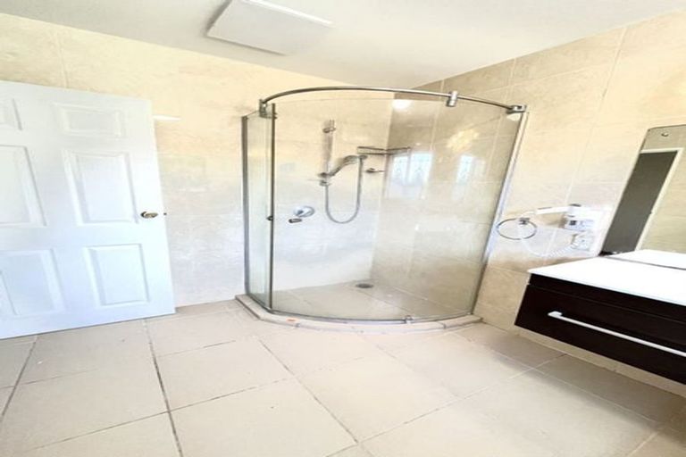 Photo of property in 27 Mirrabooka Avenue, Botany Downs, Auckland, 2010