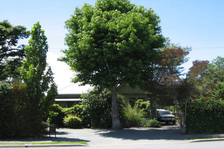 Photo of property in 70 Cleveland Street, Edgeware, Christchurch, 8013