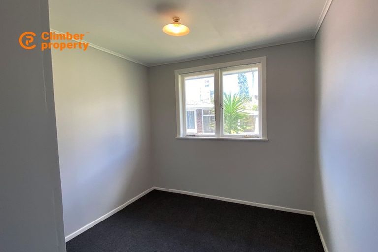 Photo of property in 5 Kelwyn Road, Kelston, Auckland, 0602