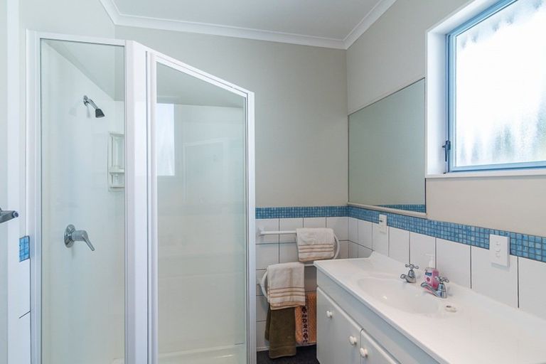 Photo of property in 320 Te Moana Road, Waikanae, 5036