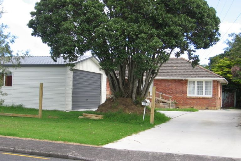 Photo of property in 23 Neil Avenue, Te Atatu Peninsula, Auckland, 0610