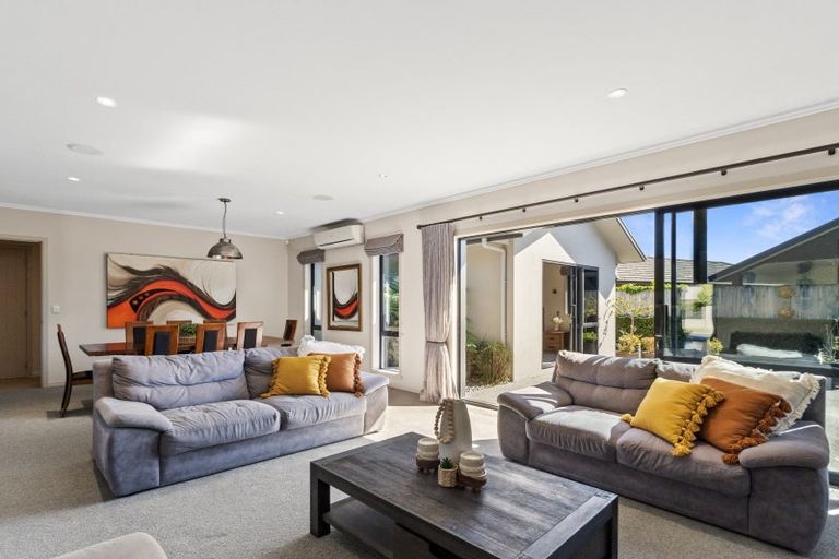 Photo of property in 11 Johnnybro Place, Rototuna North, Hamilton, 3210