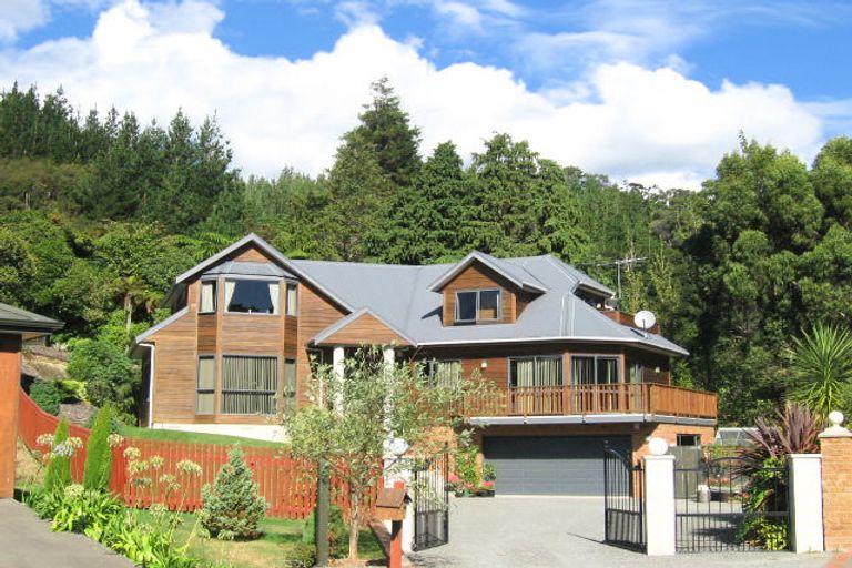 Photo of property in 16 Mccarthy Grove, Clouston Park, Upper Hutt, 5018