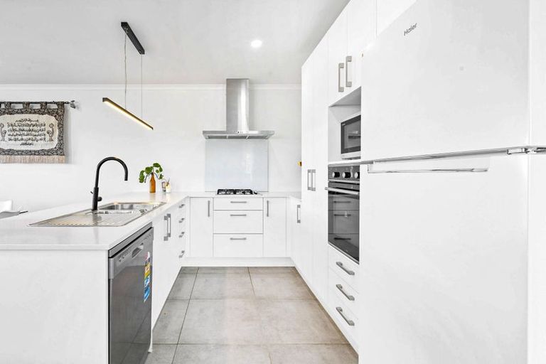 Photo of property in 2 Harore Road, Takanini, 2112