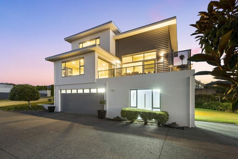 Photo of property in 189 Heta Road, Highlands Park, New Plymouth, 4312