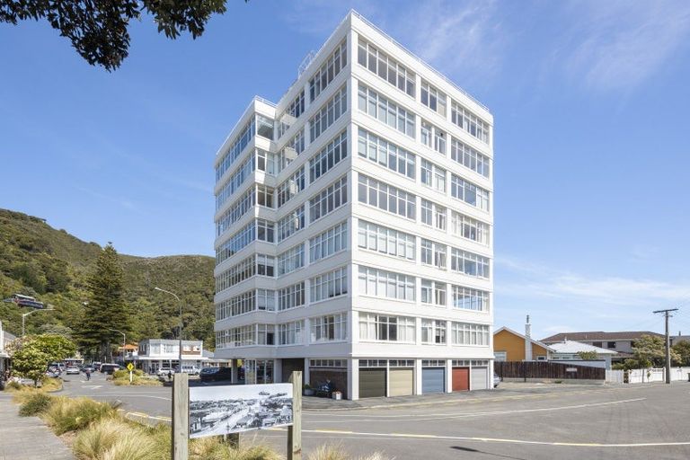 Photo of property in Rona House, 33 Rimu Street, Eastbourne, Lower Hutt, 5013